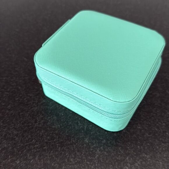 Jewelry Box & Bracelet Gift Set – 4 Leather Cases + 4 Sterling Silver Bracelets - Picture 8 of 8